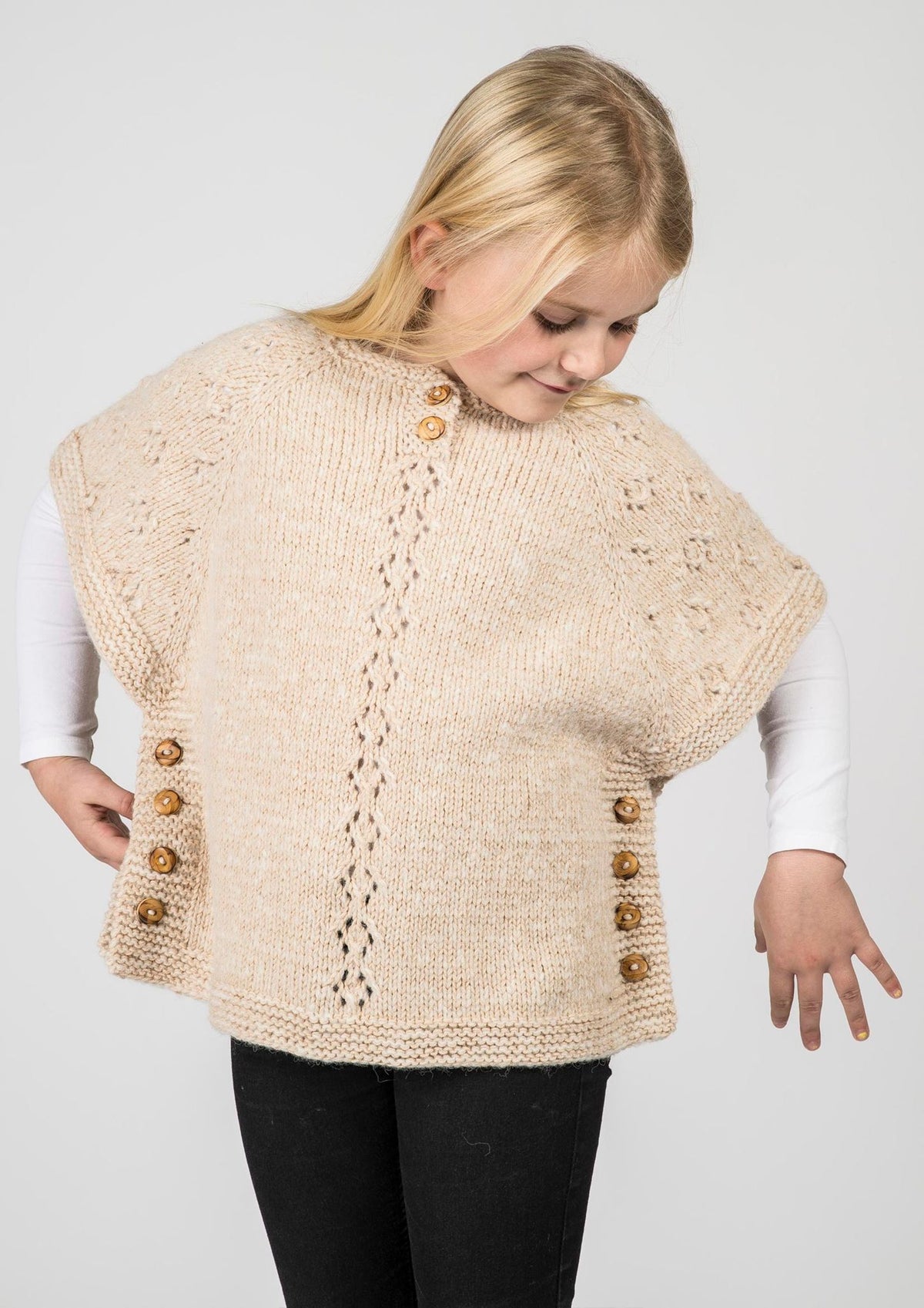 Poncho med hulmønster