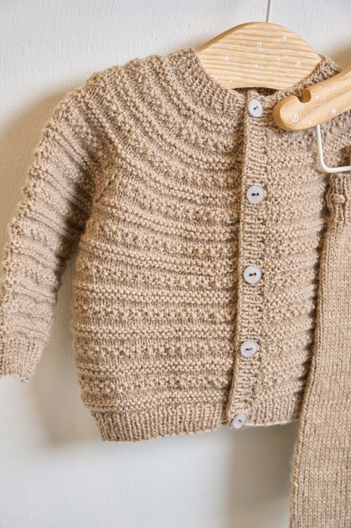 Cardigan til hentesæt - Easy Care Style Opskrift