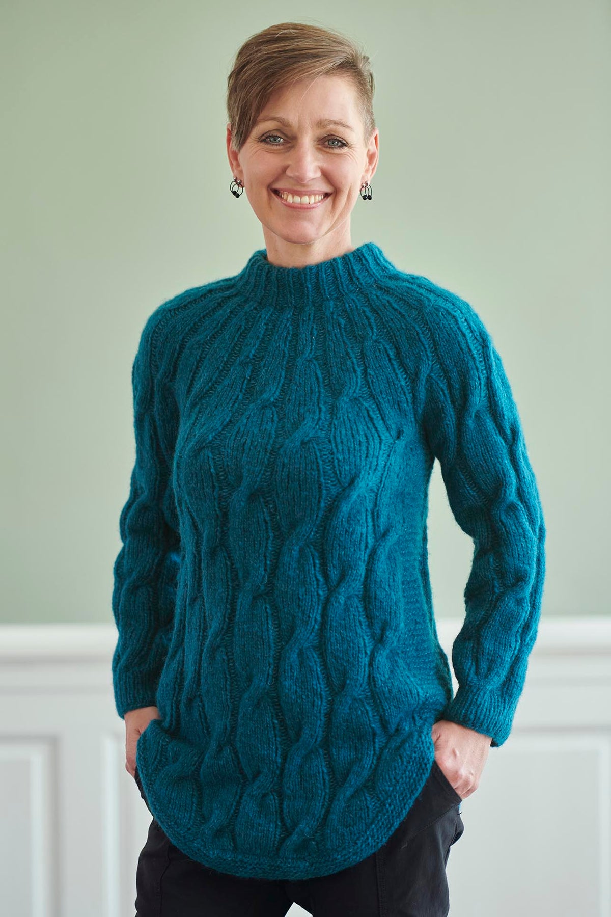 FR40 - Sweater poncho med snoninger Opskrift