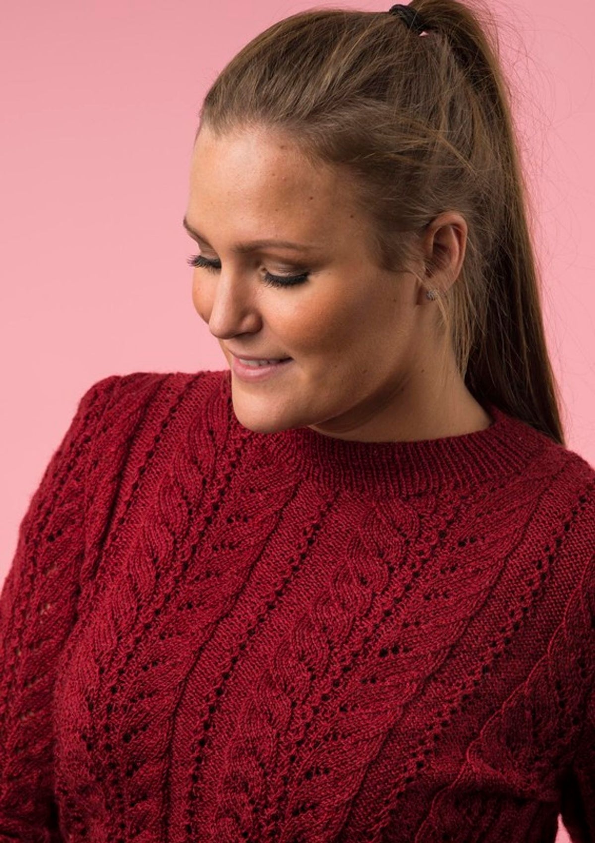Hulmønstret sweater