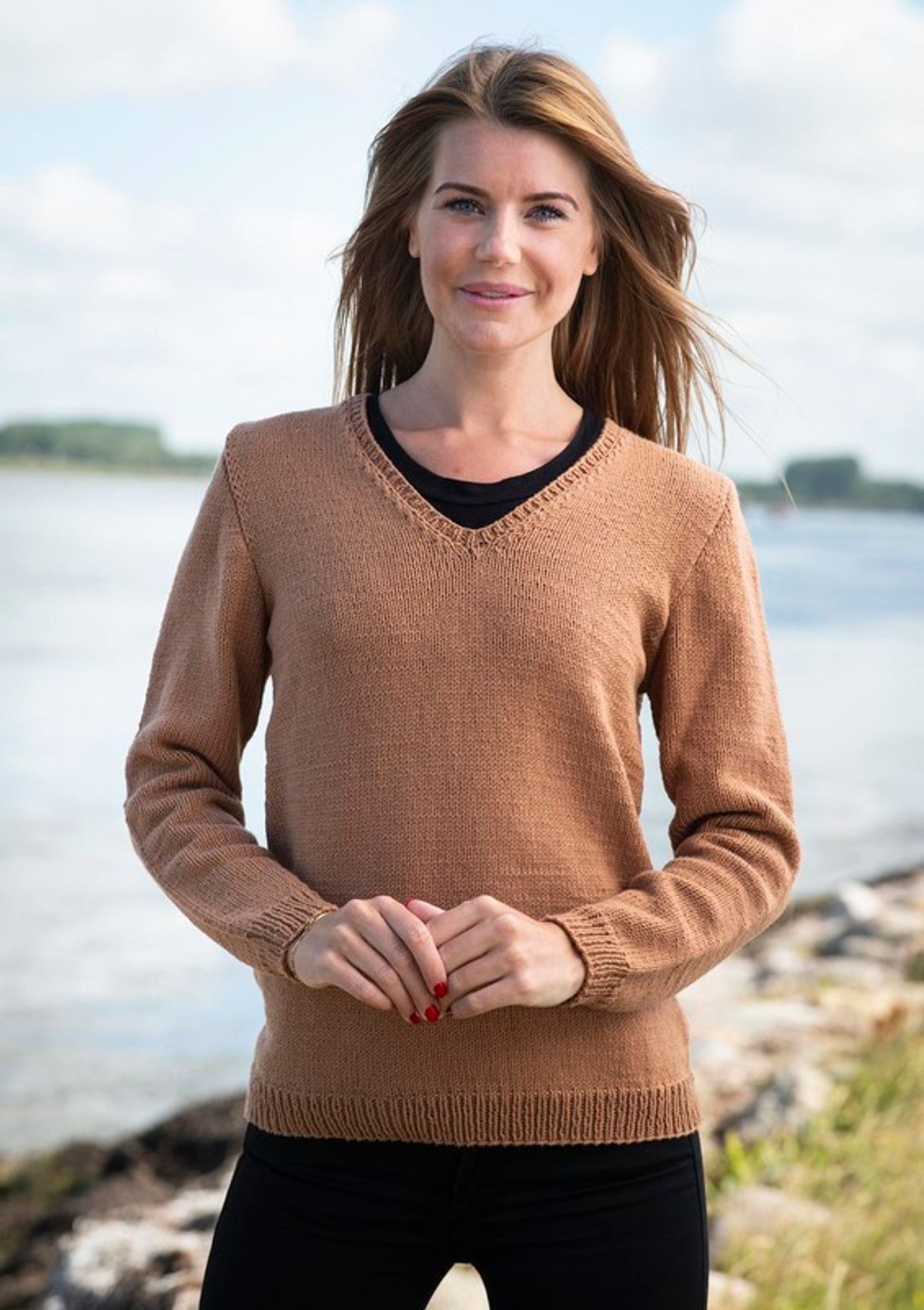 Damesweater med dyb v-hals