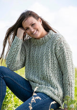 Sweater med hulmønster og snoninger