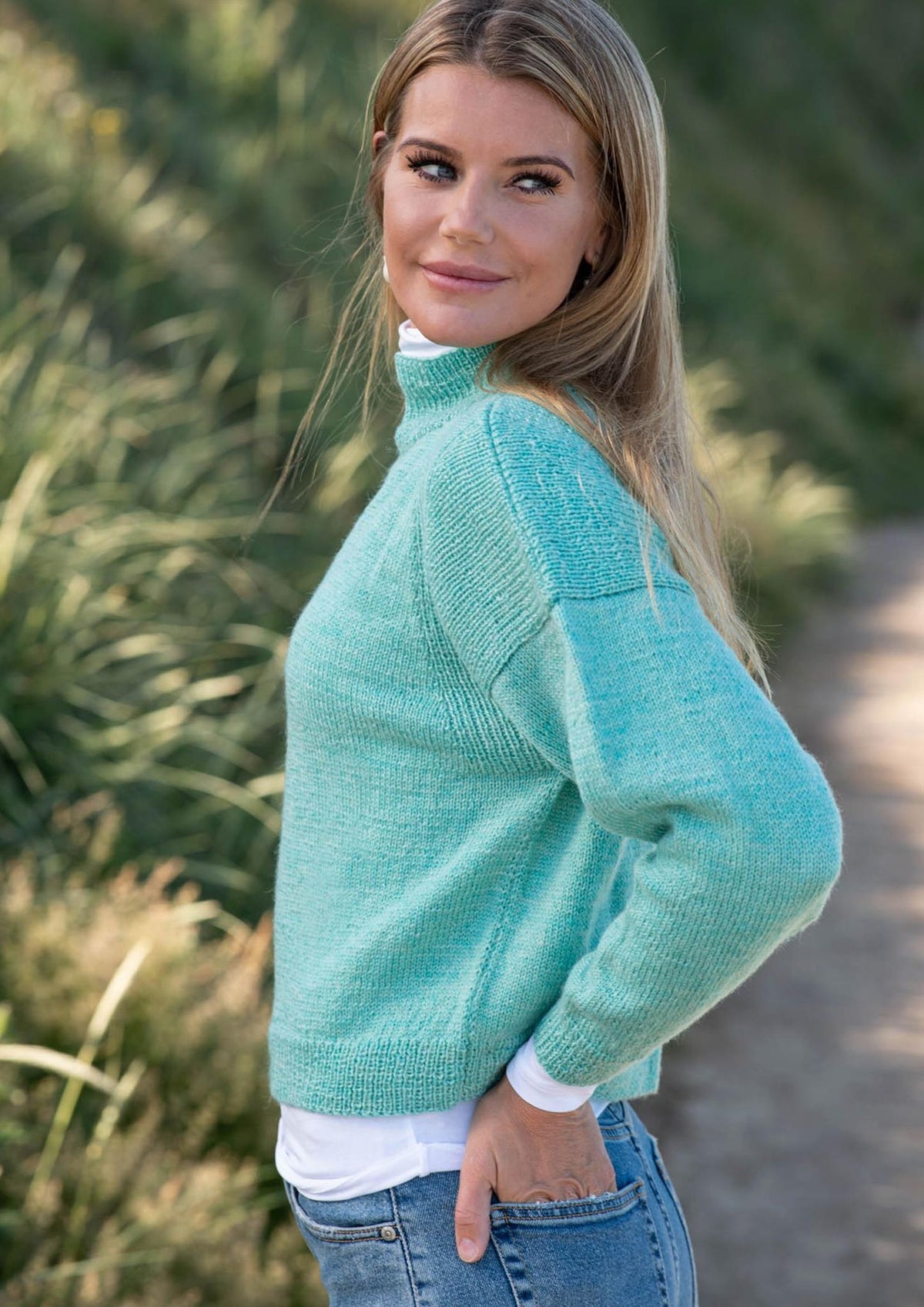 Sweater med skulderstykker i rib
