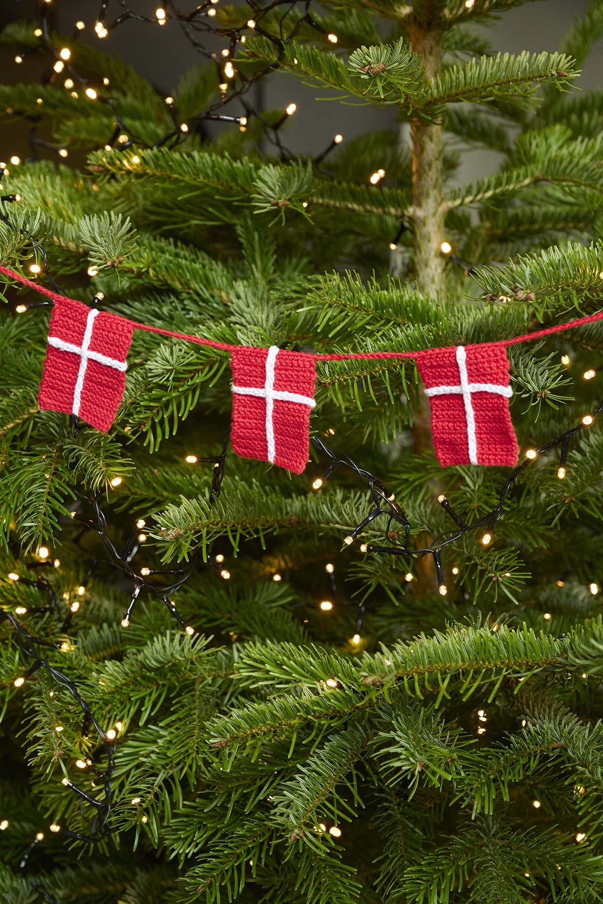 Hæklet Guirlande med Dannebrog