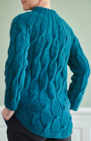 FR40 - Sweater poncho med snoninger Opskrift