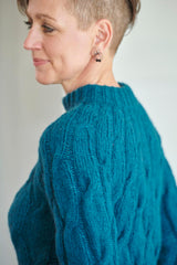 FR40 - Sweater poncho med snoninger