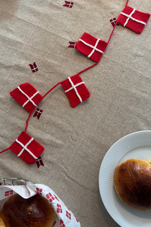 Hæklet Guirlande med Dannebrog Opskrift