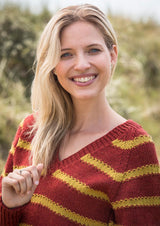 Sweater med striber og v-hals