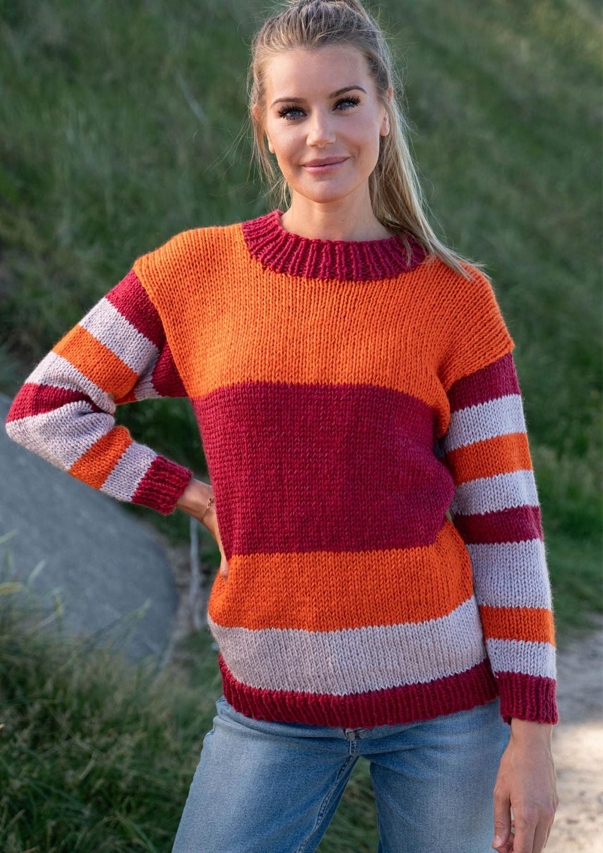 Stribet sweater med sølvtråd